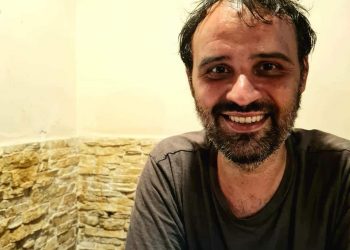 Uno su Infinito: sul diritto di sognare un altro posto dove andare, anche se non esiste.