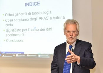 Agrofarmaci, sia sintetici sia naturali, e poi residui, effetto sinergico: una lezione privata da parte del professore Moretto.