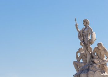 Statue di soldati romani