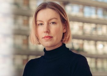 Biglietto blu, di Sophie Mackintosh: la resistenza del desiderio.