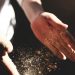 Pane, pietre e religione, una triade che parte da lontanissimo: anche i defunti mangiavano pane macinato, ce lo racconta Lucia Galasso.