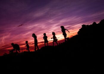 Nel 2024, oltre 100.000 bambini sono morti di grave malnutrizione
